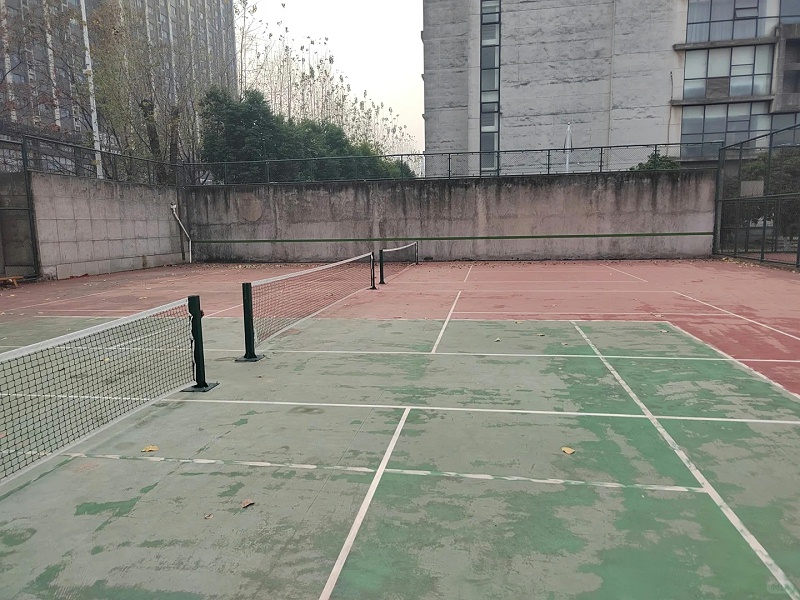 網(wǎng)球場(chǎng)老化