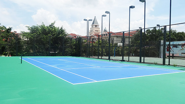 如何保證塑膠球場施工的防滑性能？