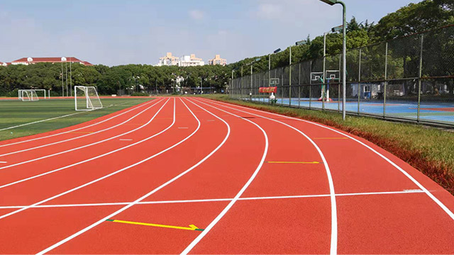 宜邦麗塑膠跑道材料粘接力強、耐沖擊力！