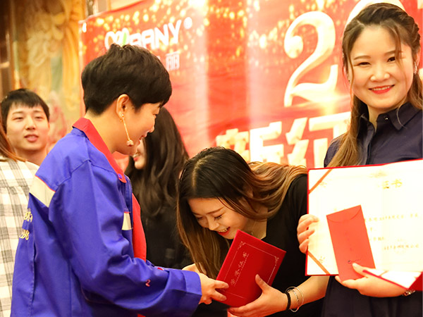 頒獎(jiǎng)大會(huì)