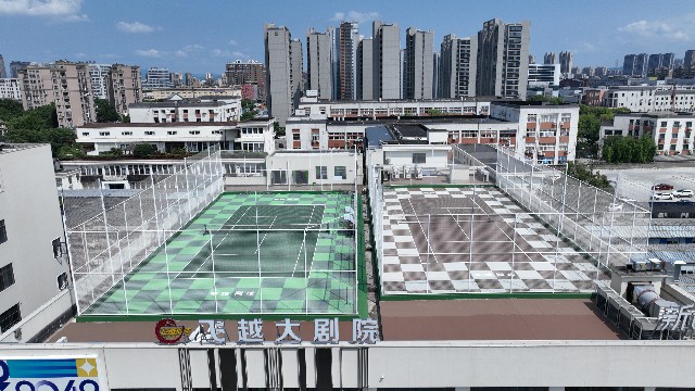 樓頂建網(wǎng)球場總被投訴？選對材料+科學(xué)管理，輕松實(shí)現(xiàn)健身與安居雙贏