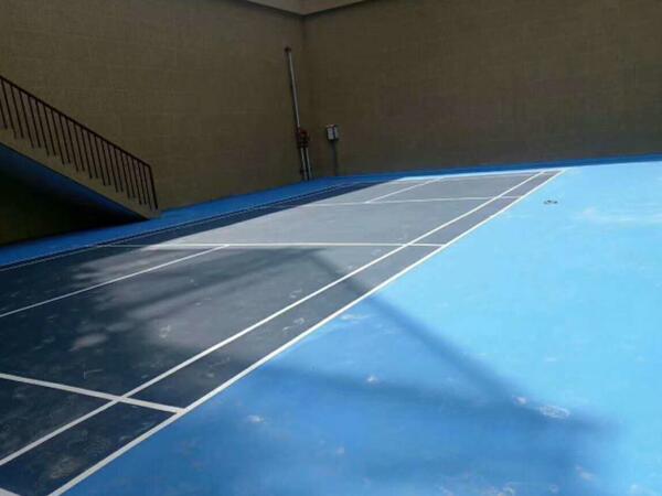 藍(lán)色硅PU羽毛球場