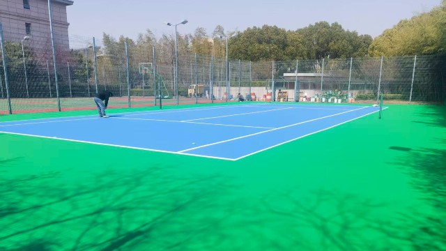 宜邦麗|環(huán)保硅 PU + 丙烯酸復(fù)合型網(wǎng)球場(chǎng)落地！強(qiáng)拉伸抗裂，適配全場(chǎng)景運(yùn)動(dòng)需求