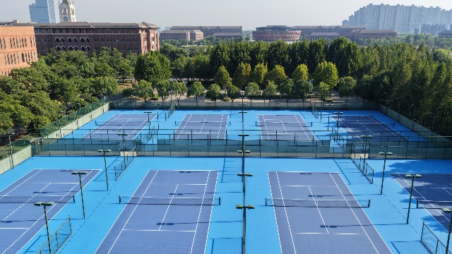 網球場建設優選｜丙烯酸vs彈性丙烯酸，舒適與專業雙向兼顧